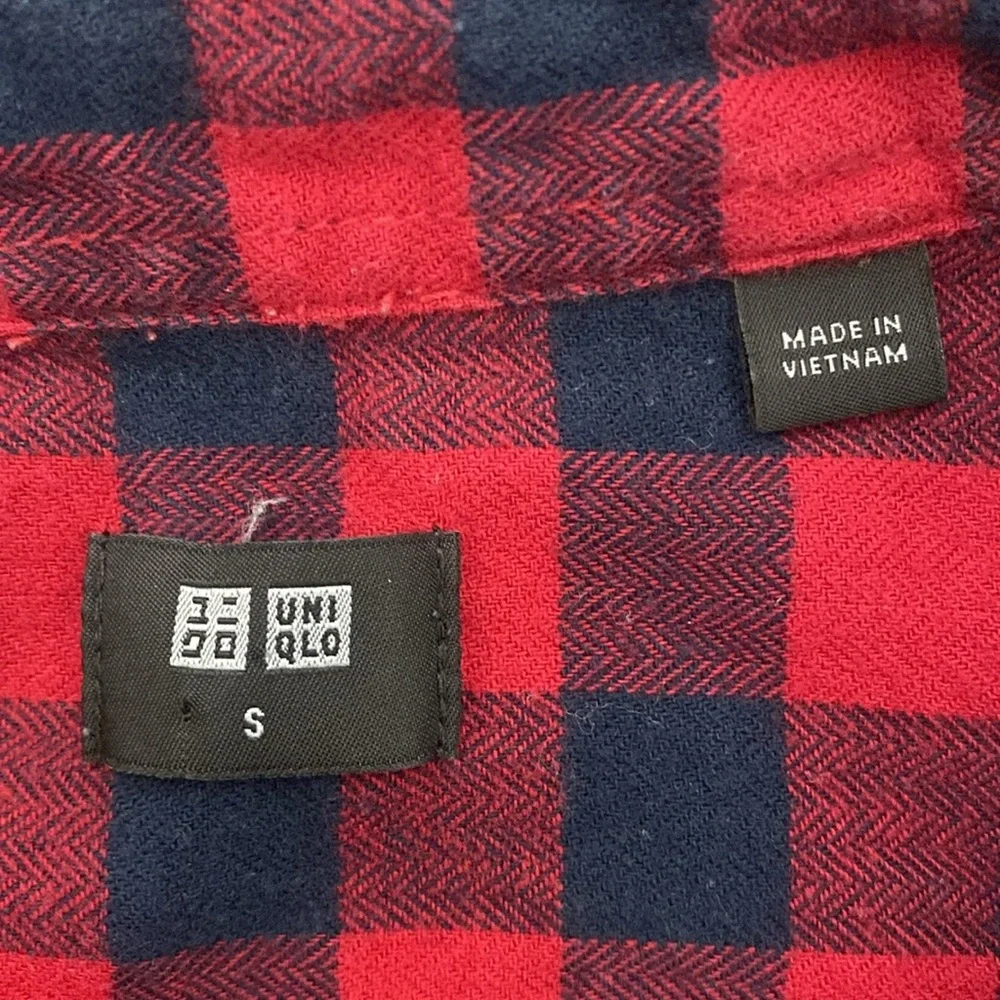 Uniqlo top red and black